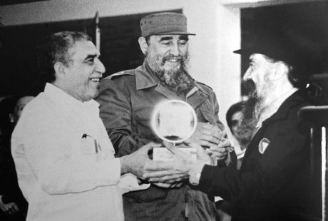 Gabriel García Márquez, Fidel Castro y Fernando Birri. Fotografía de Adalberto Roque.